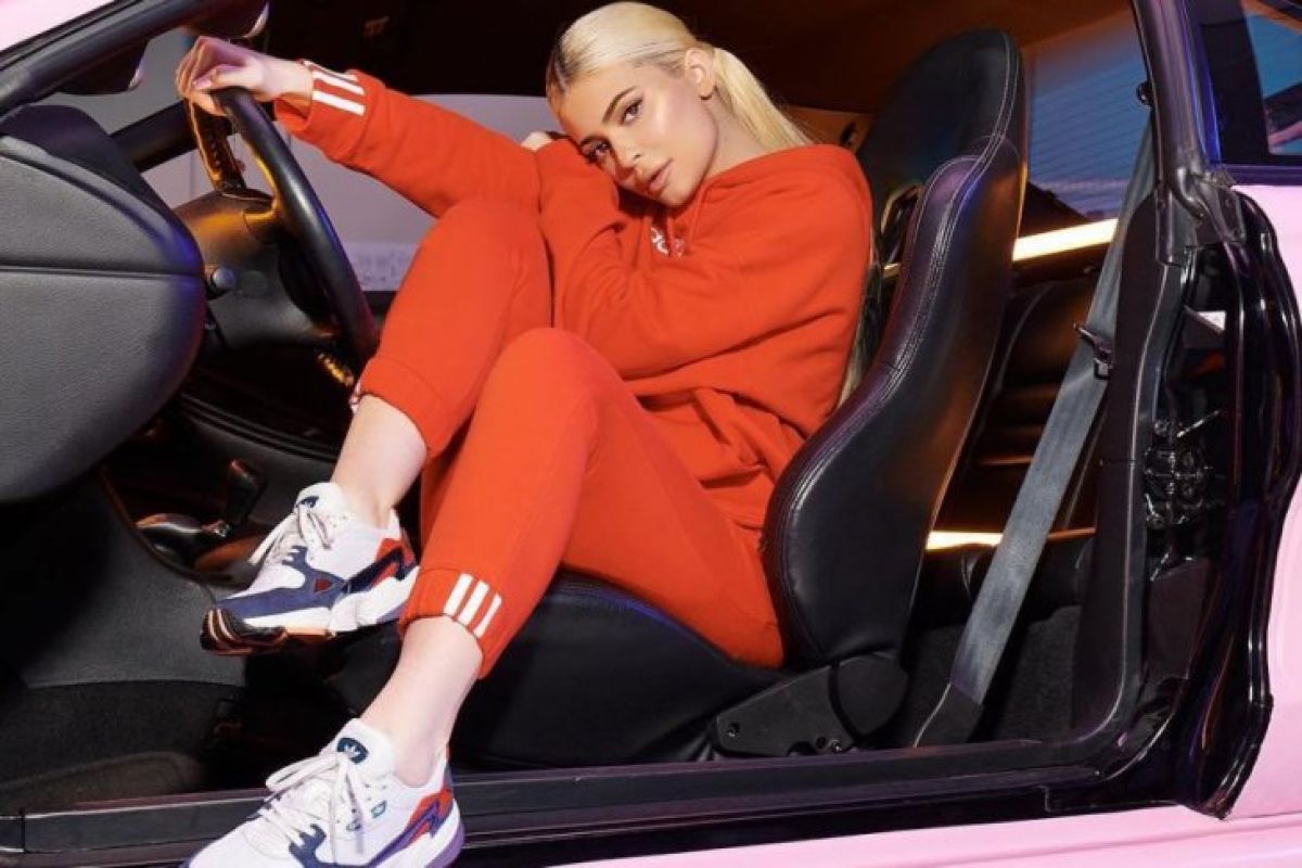 Kylie Jenner beri kado Natal putrinya mobil-mobilan mewah