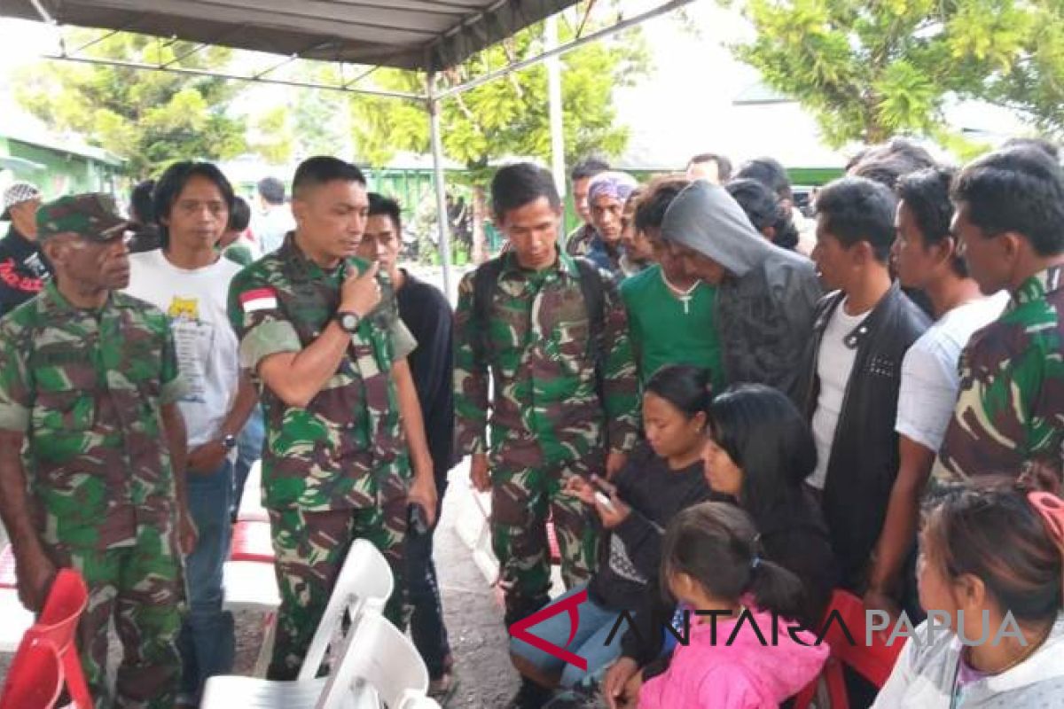 Puluhan keluarga korban penembakan KKB datangi Kodim 1702/Jayawijaya