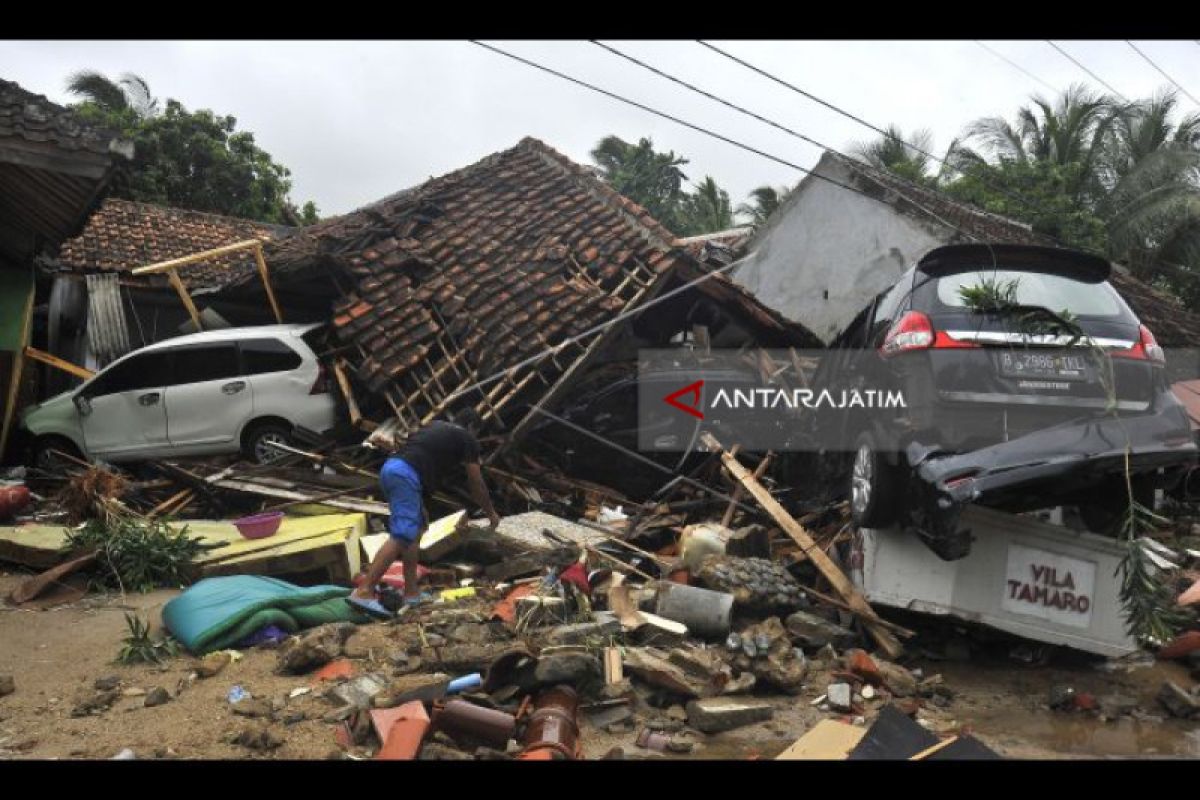 Puluhan Hotel sekitar Carita Banten Rusak Parah akibat Tsunami
