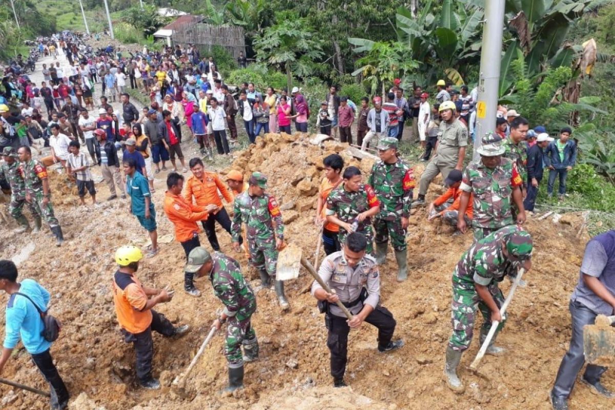 Tim PPRC Kodim 0212/TU turut tangani longsor Tobasa