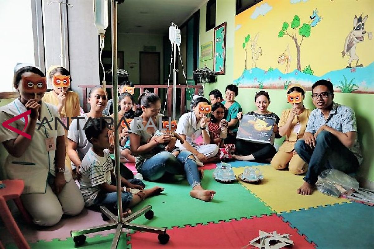 Relawan dongengi pasien anak RS Mangusada Mengwi-Badung
