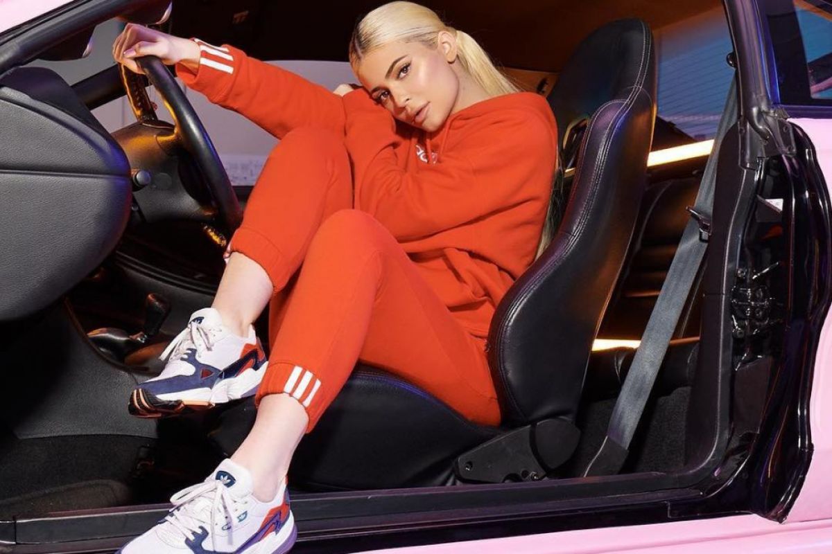 Mini Ferrari dan Lamborghini jadi kado natal Kylie Jenner untuk putrinya