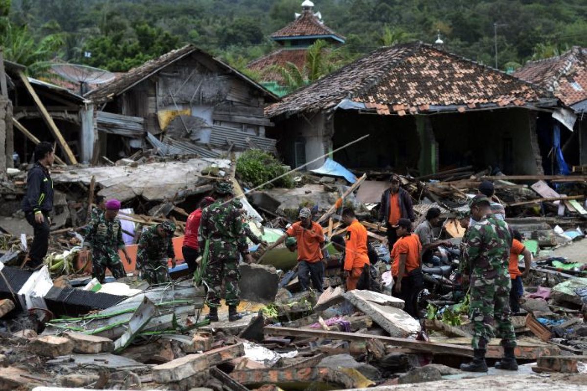 Pencarian korban tsunami di Rajabasa Lampung Selatan