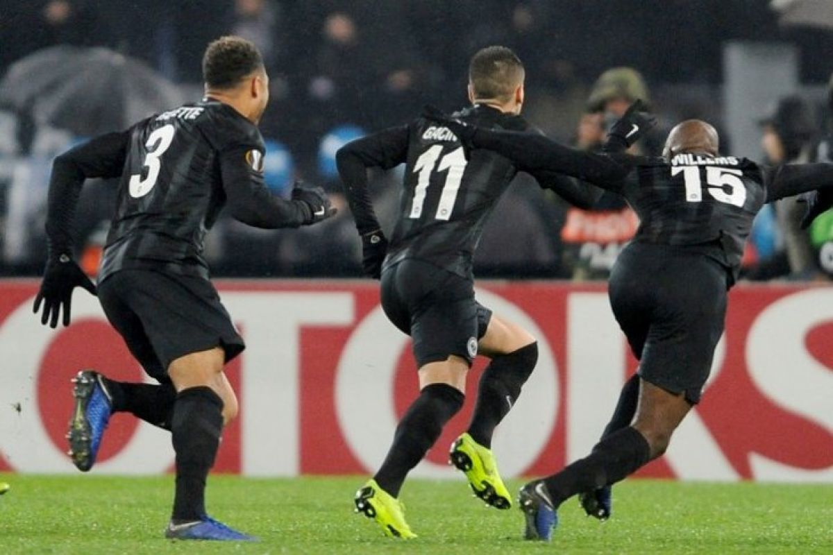 Bekuk Lazio 2-1, Frankfurt sapu bersih fase penyisihan Grup H