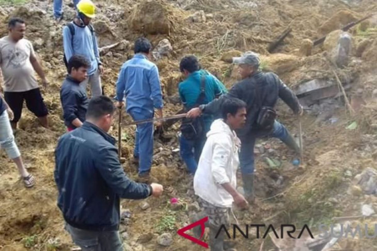 8 meninggal tertimbun longsor di Toba Samosir