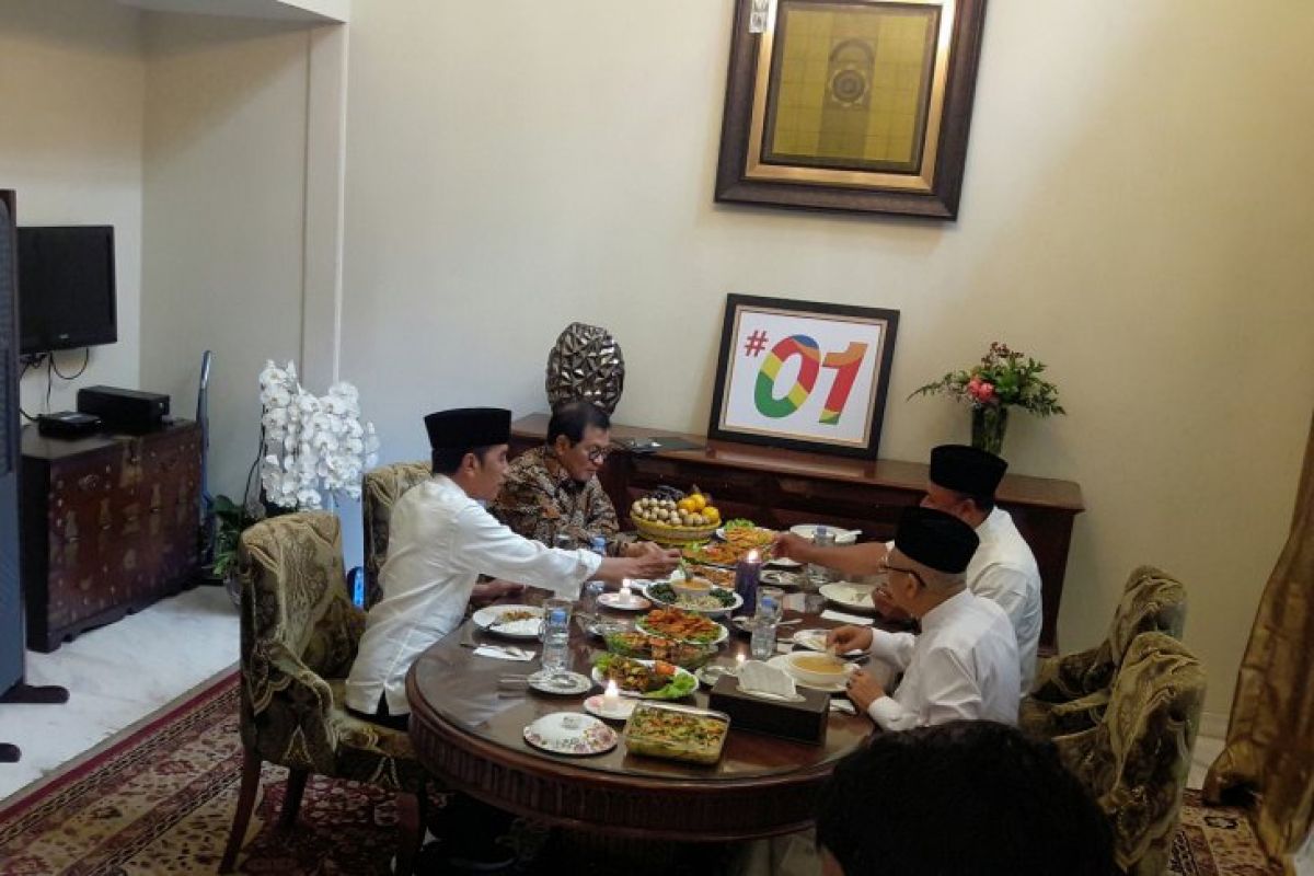 Pecel sayur jadi menu makan siang Jokowi-Amin