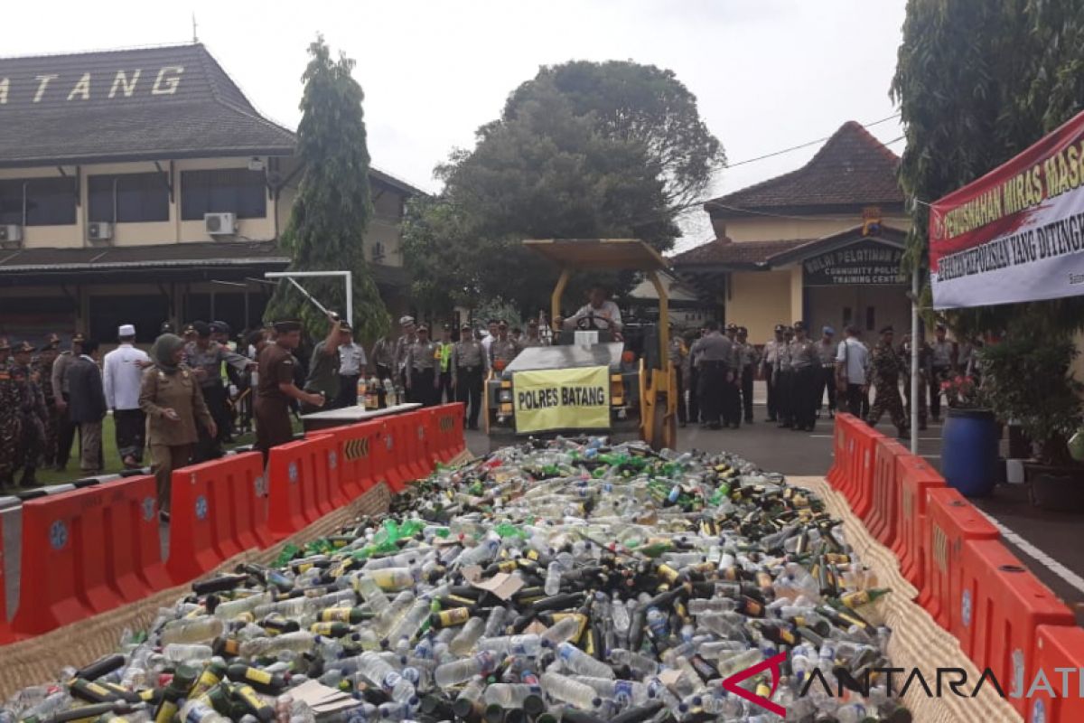 7.505 botol minuman keras dimusnahkan di Batang