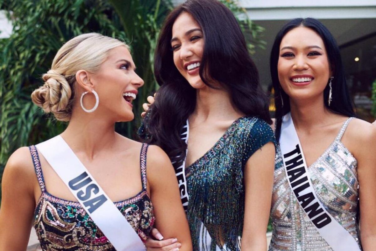 Miss USA minta maaf karena ejek bahasa Inggris Miss Vietnam