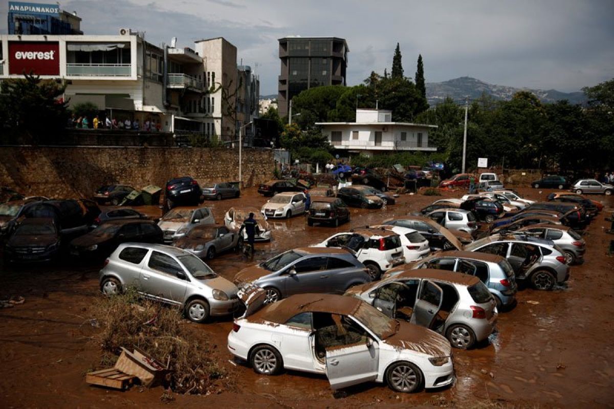 Cara identifikasi mobil bekas terendam banjir