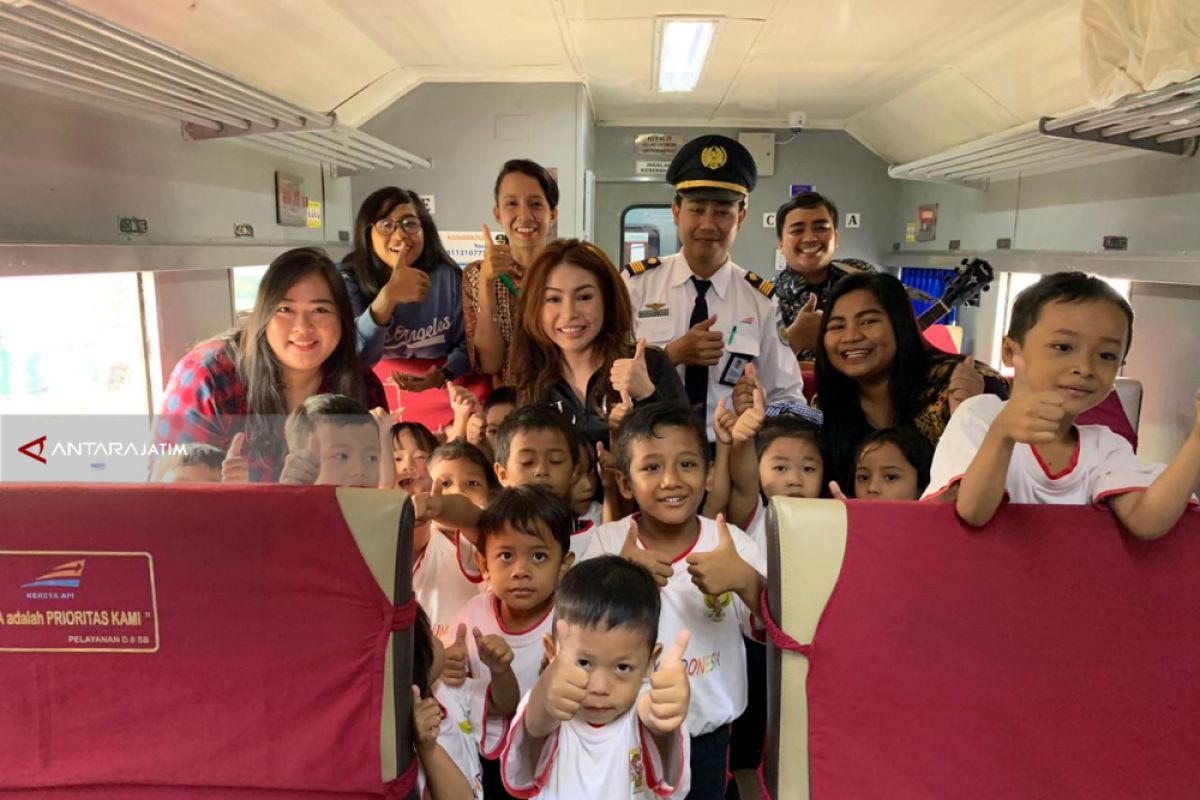 Puluhan Anak Diajak Keliling Kenali Infrastruktur Kota Surabaya