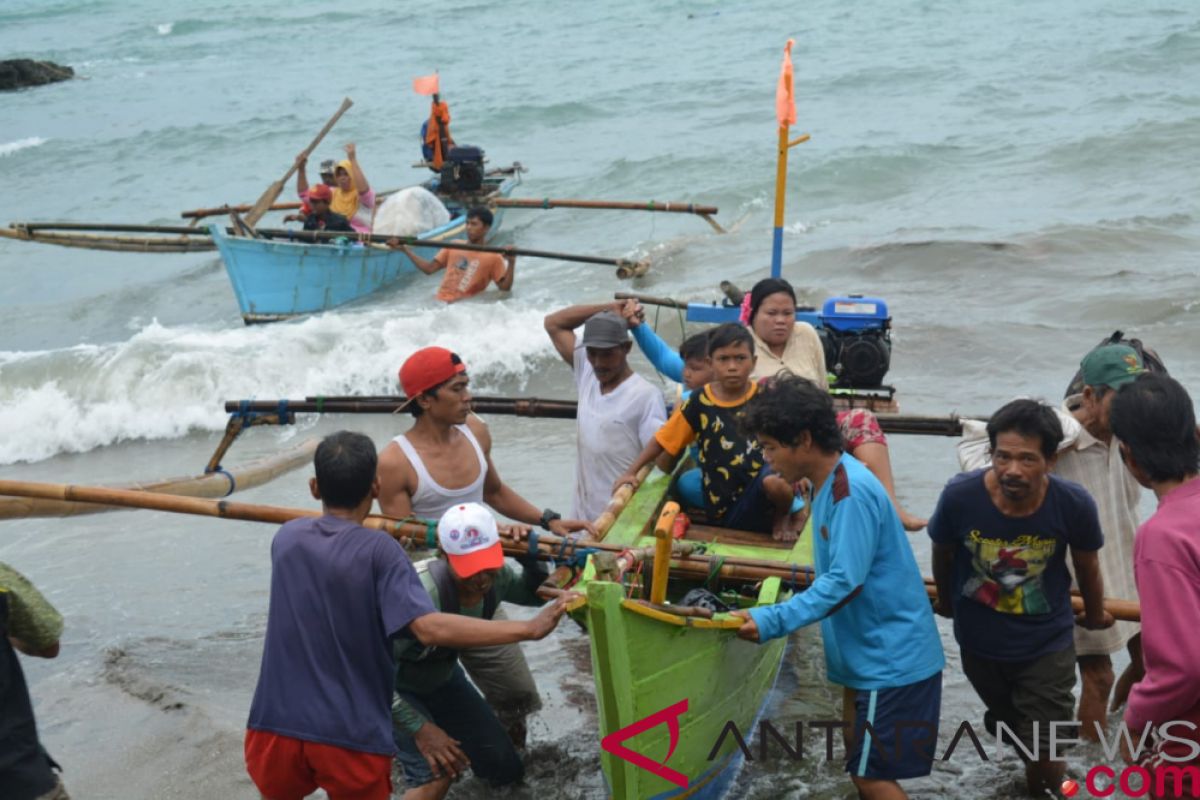 Pascatsuami nelayan pesisir Bandarlampung mulai melaut