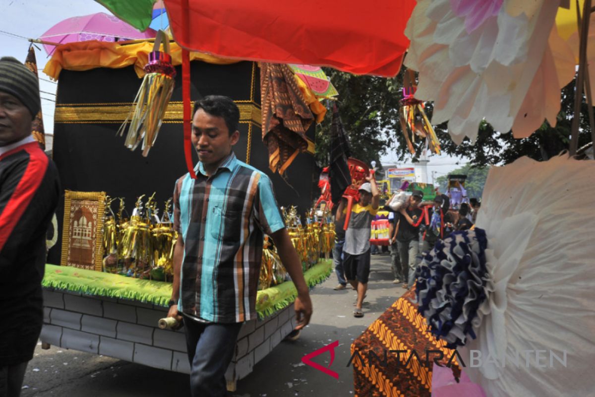 TRADISI PANJANG MULUD DI BANTEN