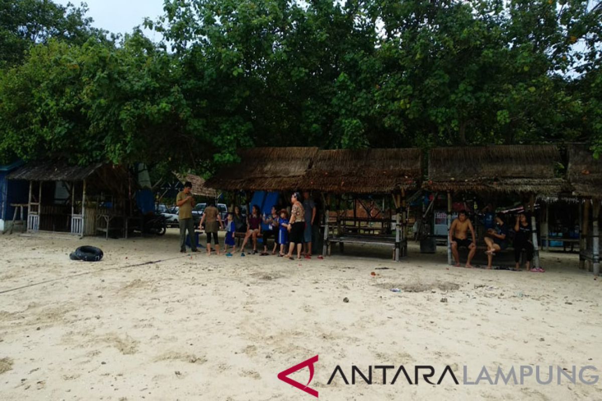 Obyek Wisata Pantai Pesisir Lampung Sepi Pengunjung