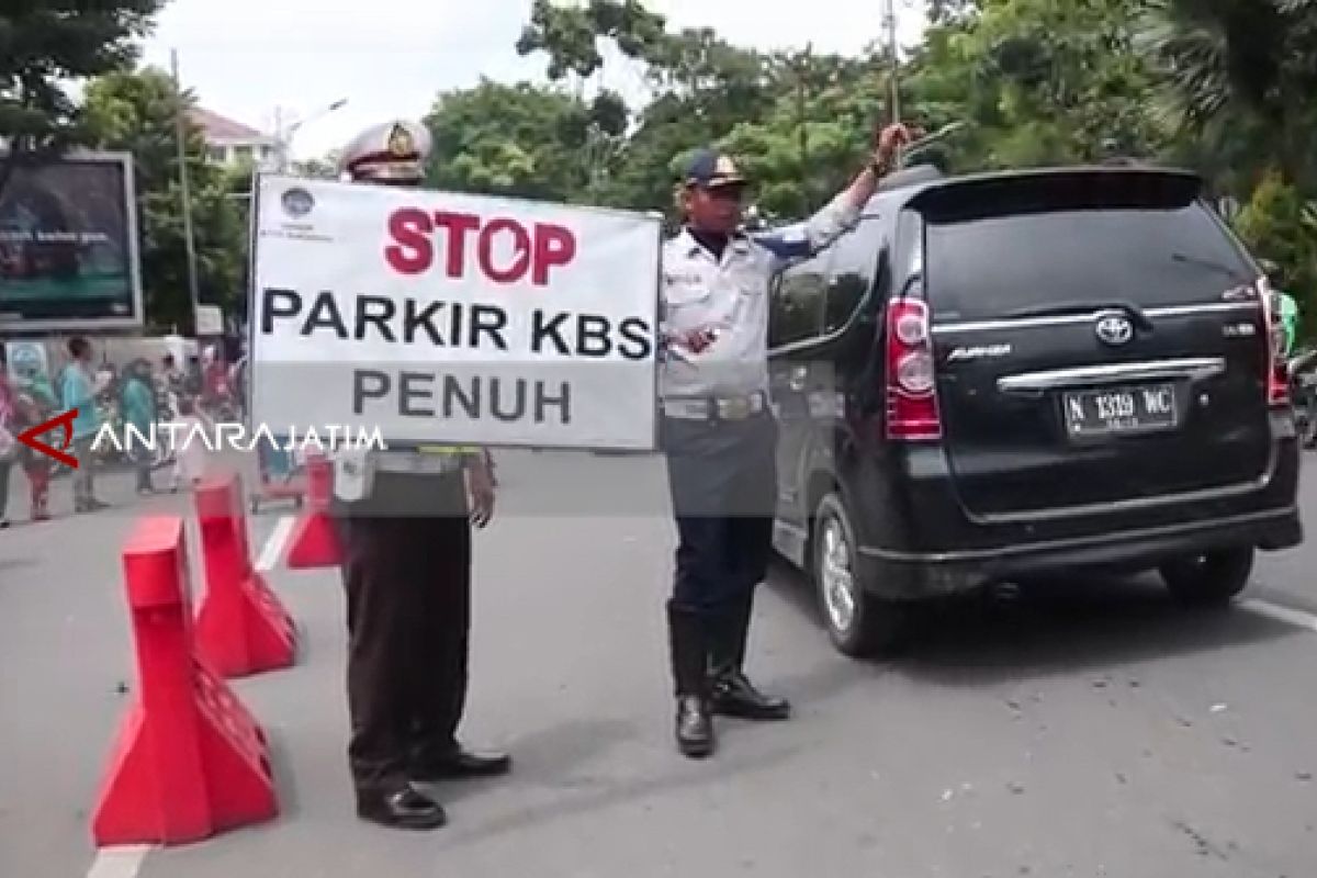 Pengunjung KBS Membludak, Tiga Lokasi Parkir Alternatif Disiapkan