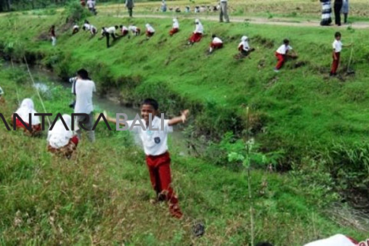 3.871 sekolah sudah berpredikat peduli lingkungan