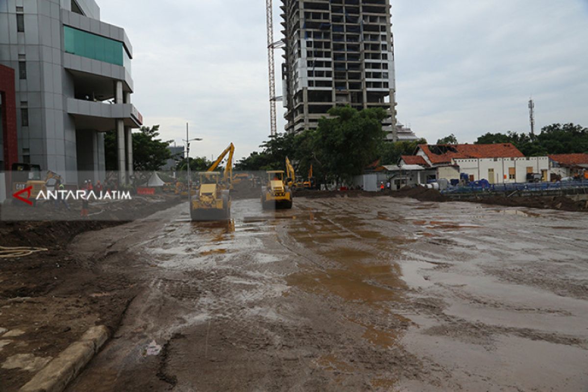 Pemulihan Jalan Ambles di Surabaya Memasuki Tahap Pemadatan Tanah