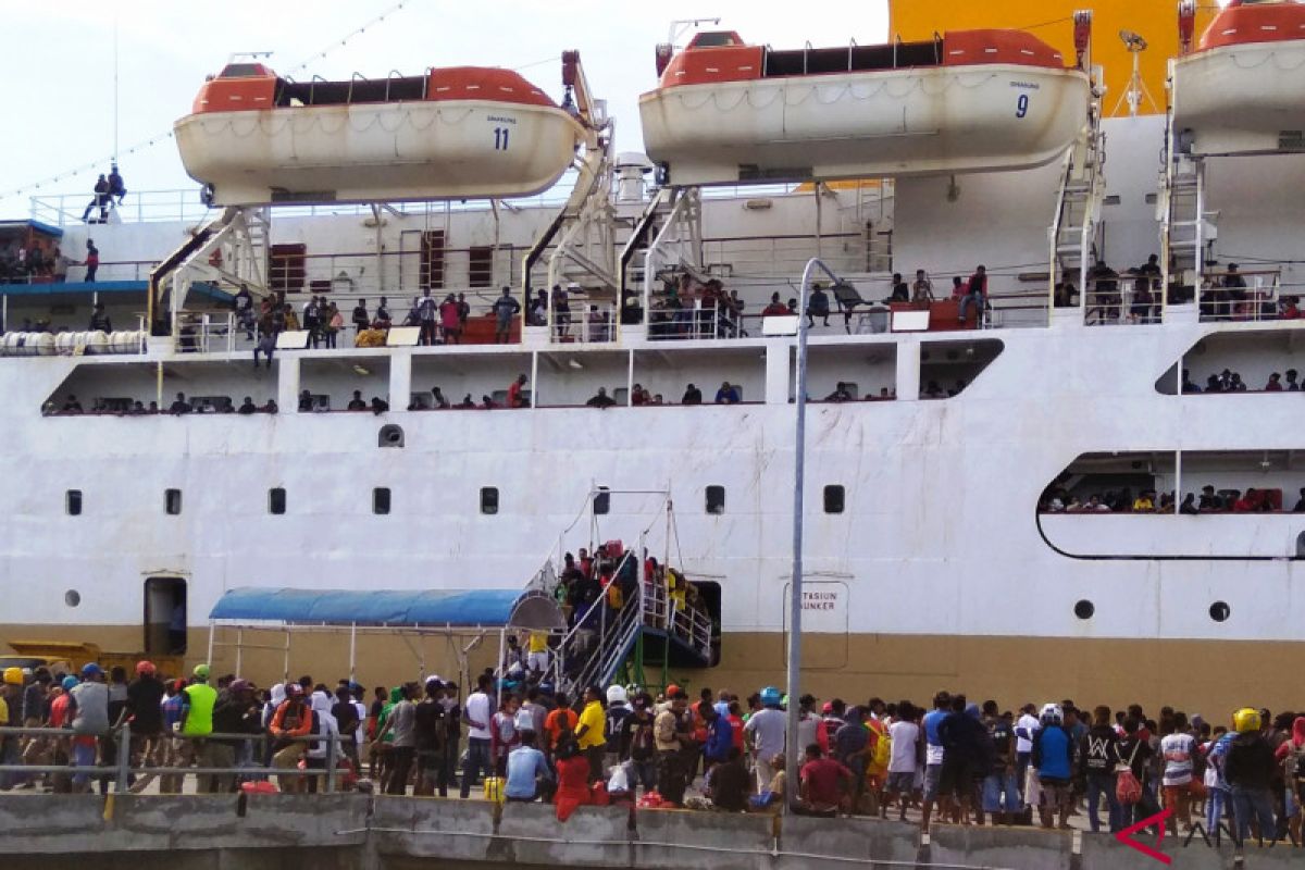 Arus mudik Natal di pelabuhan Biak meningkat