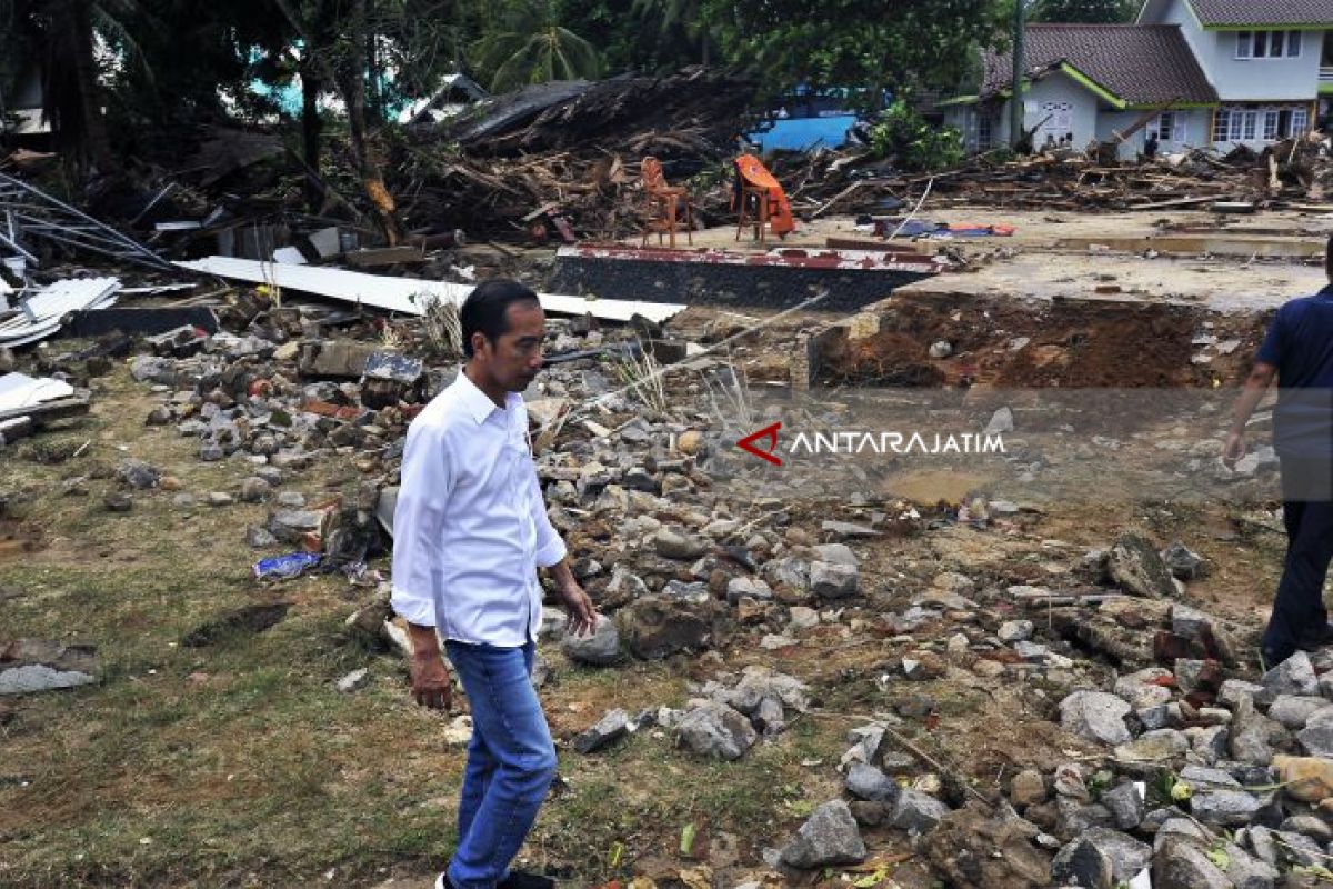 President Visits Banten to Observe Areas Affected By Tsunami