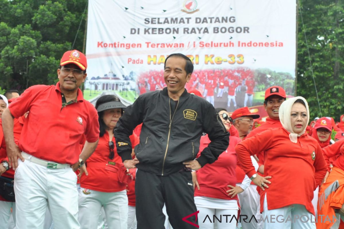 Jokowi Membangun Citra Politik Di Mata Emak-emak