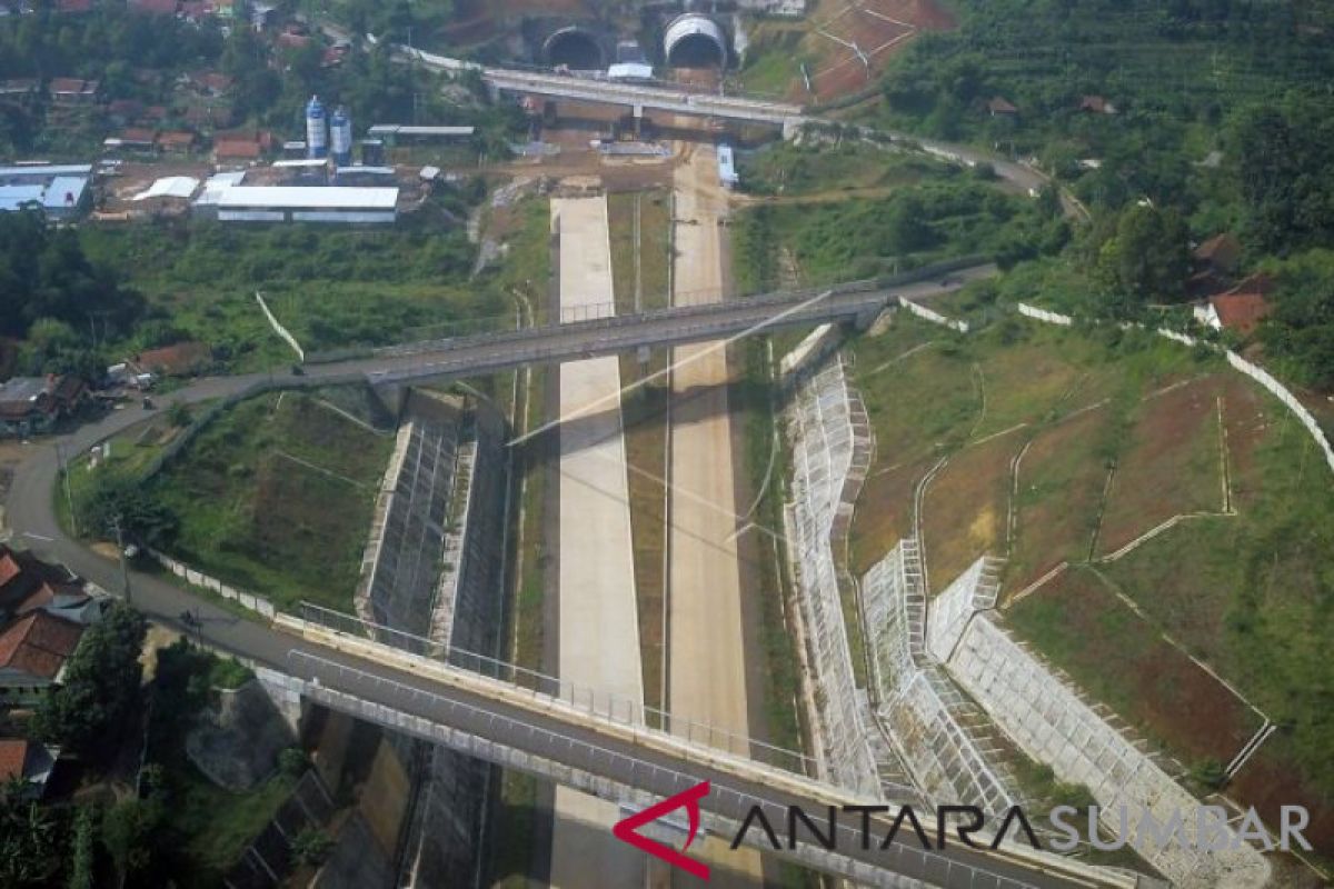 Awal tahun, Sandiaga dinilai berbohong soal tol Cikampek-Palimanan