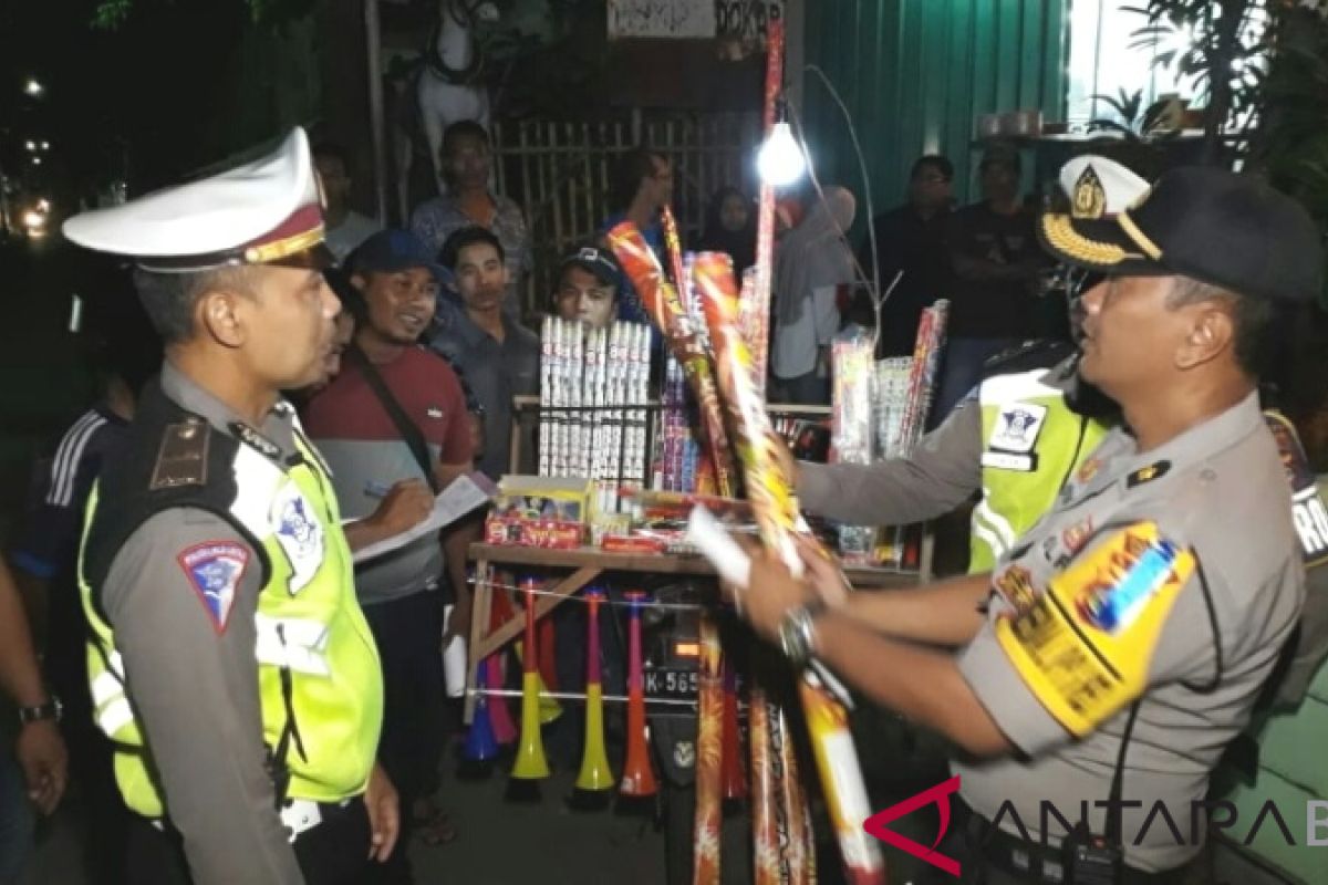 Polres Jembrana razia pedagang kembang api