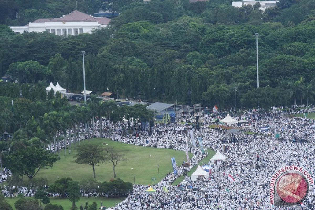 Jalan Medan Merdeka Selatan dipadati peserta reuni 212