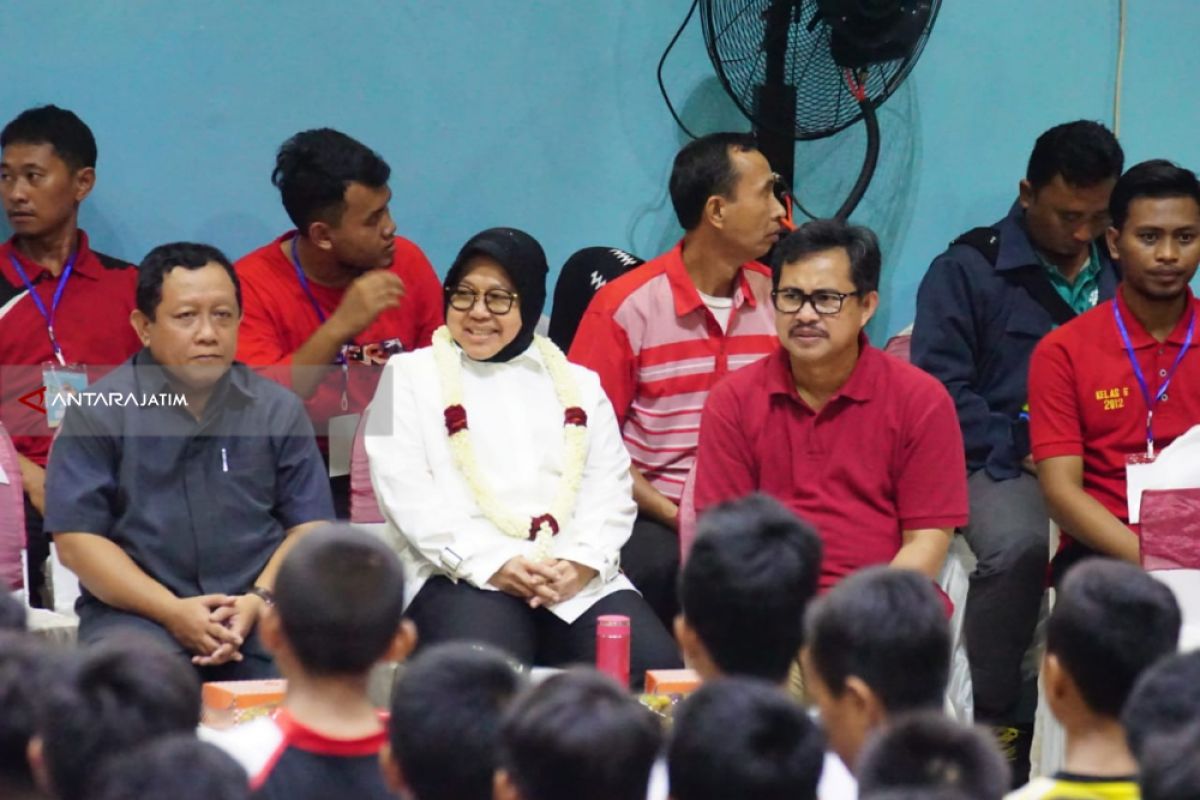 Risma Minta Pelajar SMP Surabaya Aktif Ekstra Kurikuler