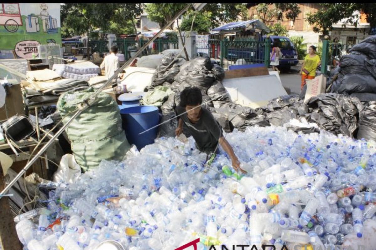 Masyarakat Tanah Datar diimbau kurangi penggunaan wadah plastik