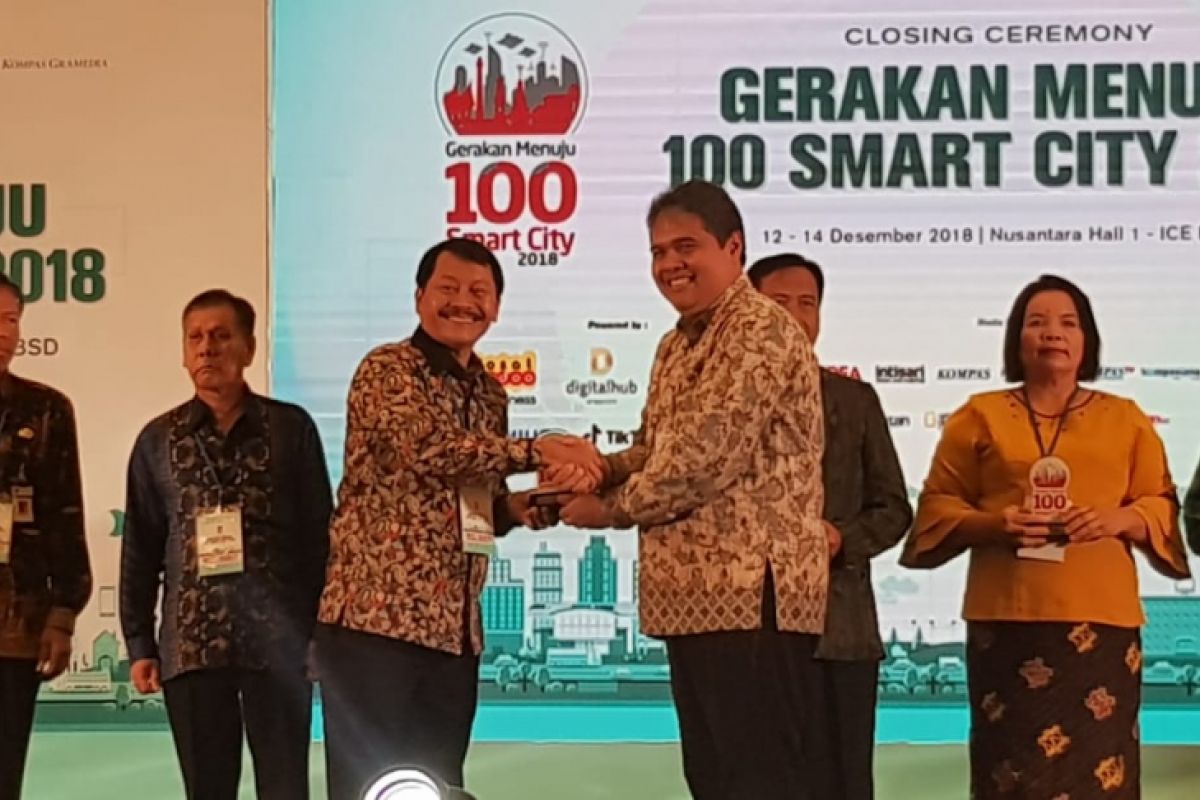 Pemkab Langkat terima penghargaan Gerakan Menuju 100 Smart City