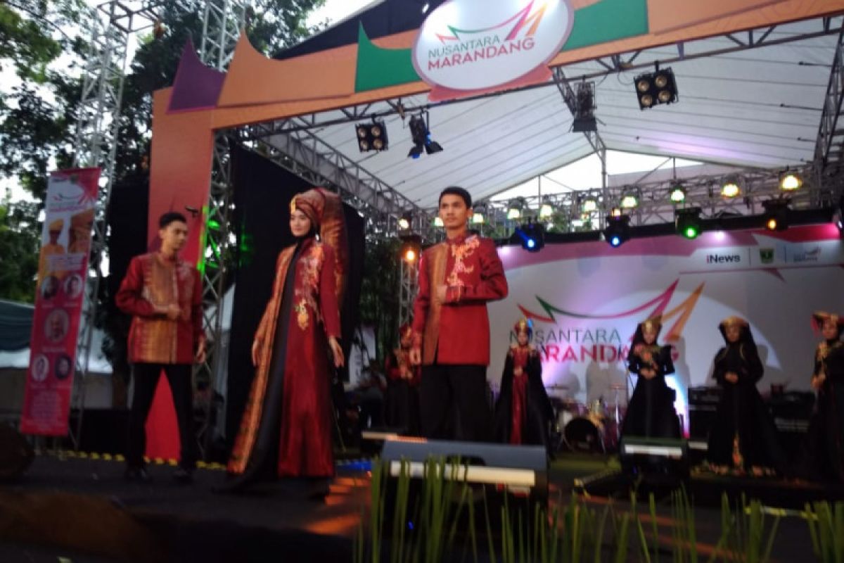 Fashion Show Revealed Minangkabau meriahkan nusantara marandang