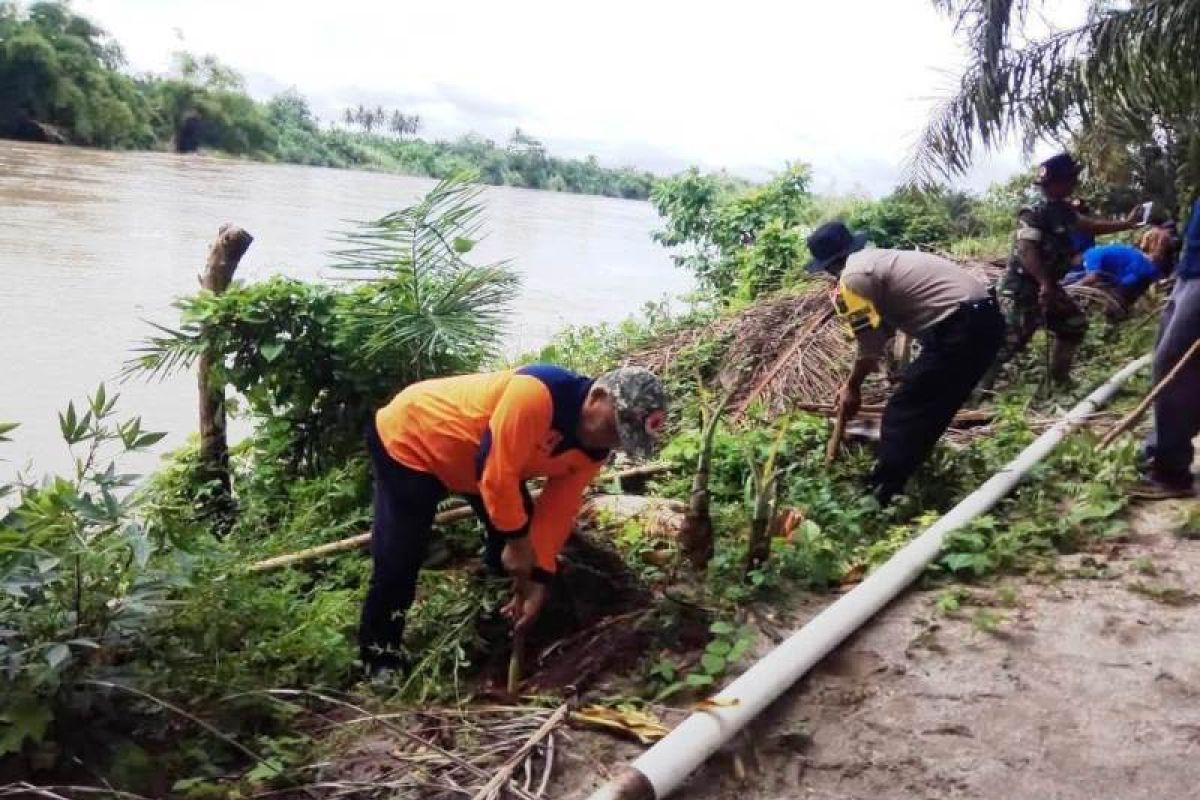 Pemkab Tapsel kembangkan desa tangguh bencana dengan tanam pohon