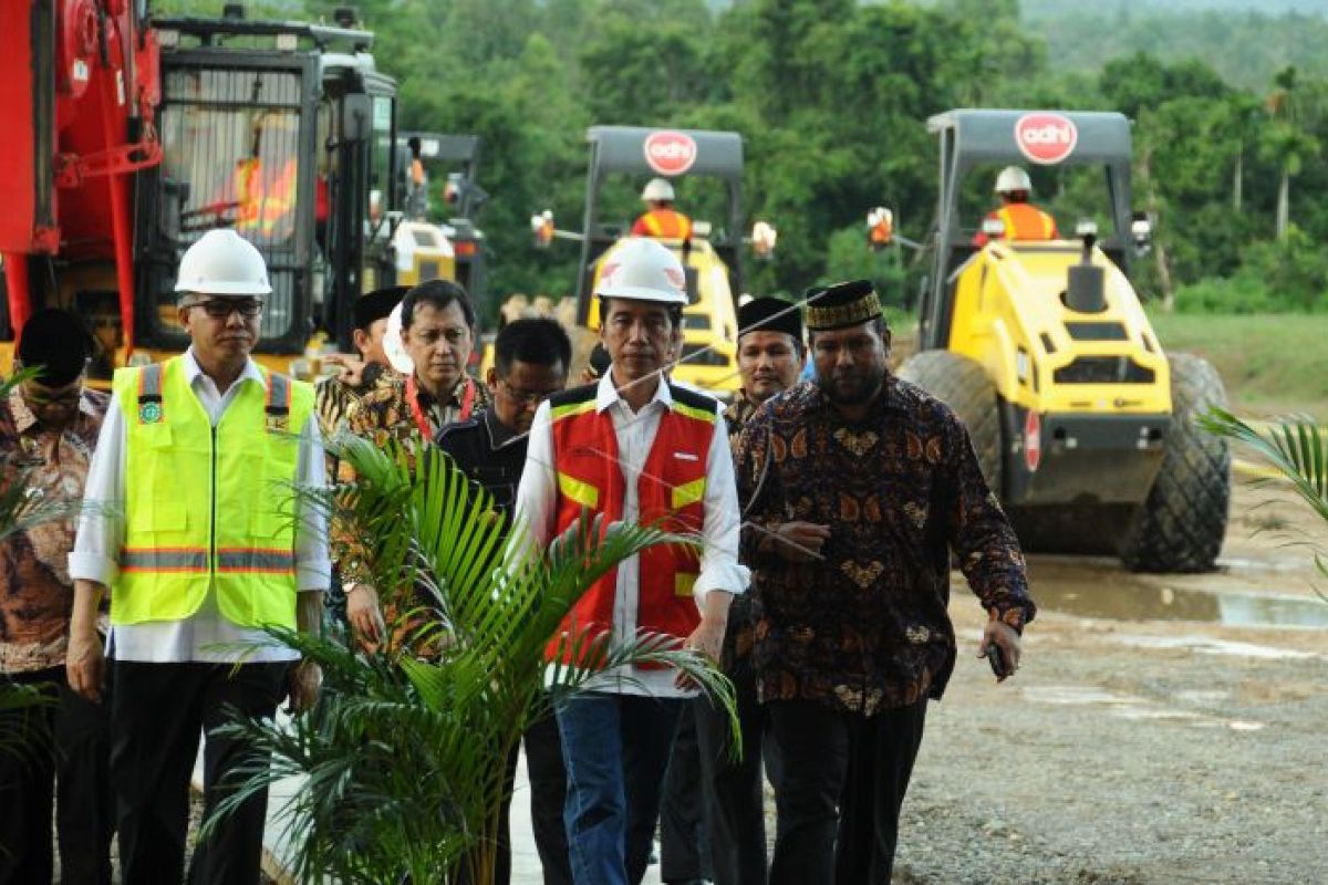 Jokowi tinjau lokasi pembangunan jalan tol Aceh