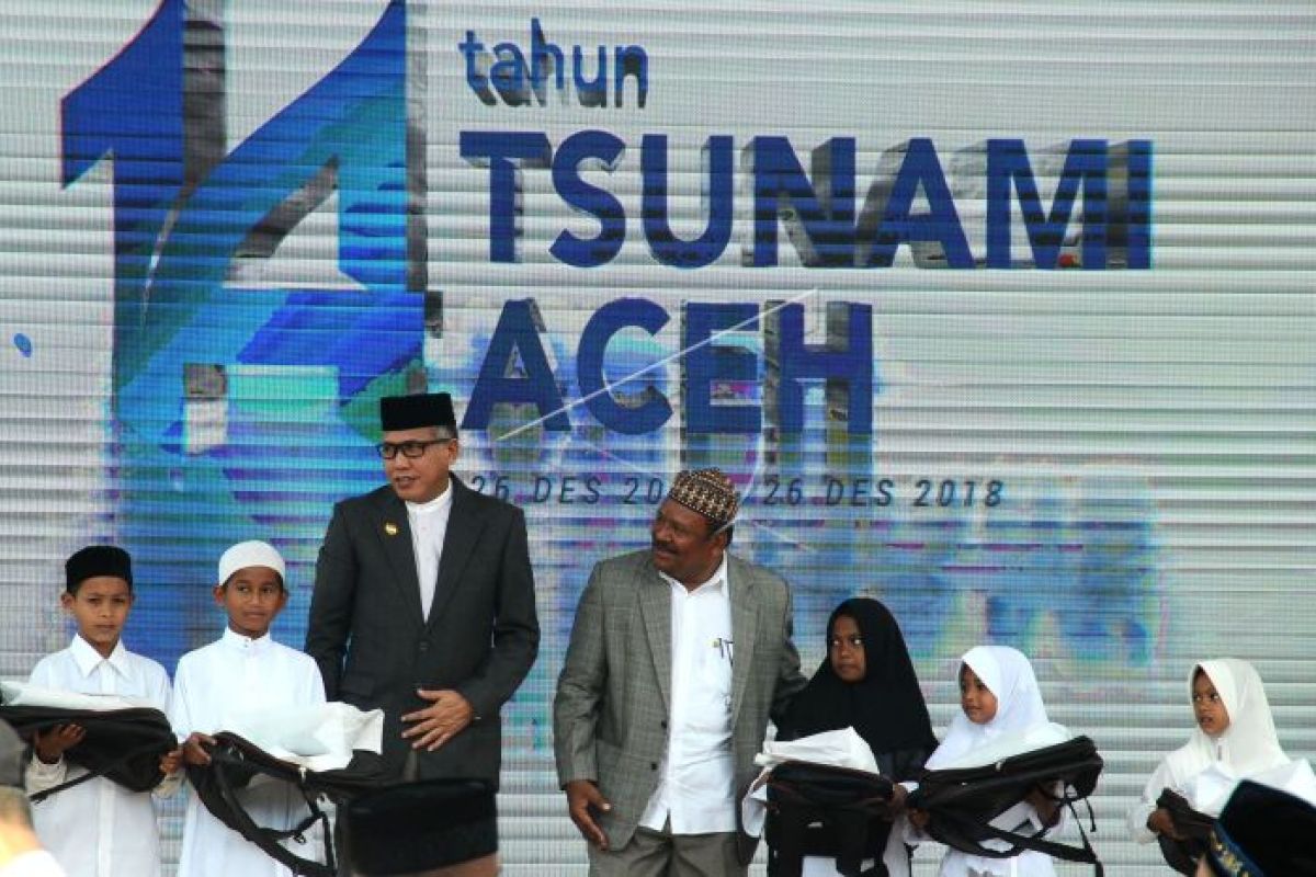 Berkemah di lahan bekas tsunami Aceh