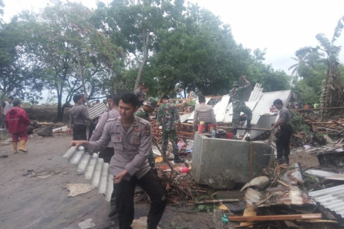 Pakar jelaskan timbunan material vulkanik anak krakatau permudah longsor