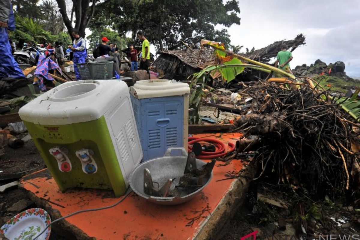 Air laut naik lagi, masyarakat Pasir Tanjung Labuan berhamburan keluar rumah