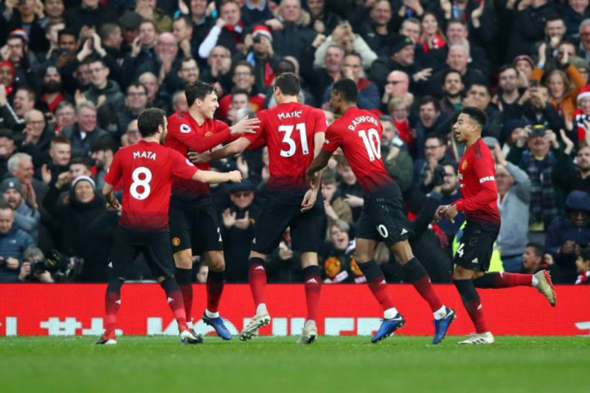 Manchester United Bungkam Huddersfield 3-1