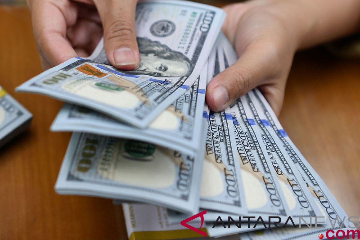 Rupiah akhir pekan menguat dipengaruhi data inflasi dan The Fed