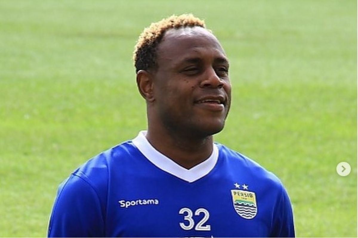 Bek Persib Bandung Victor Igbonefo minta PSSI secepatnya putuskan nasib kompetisi