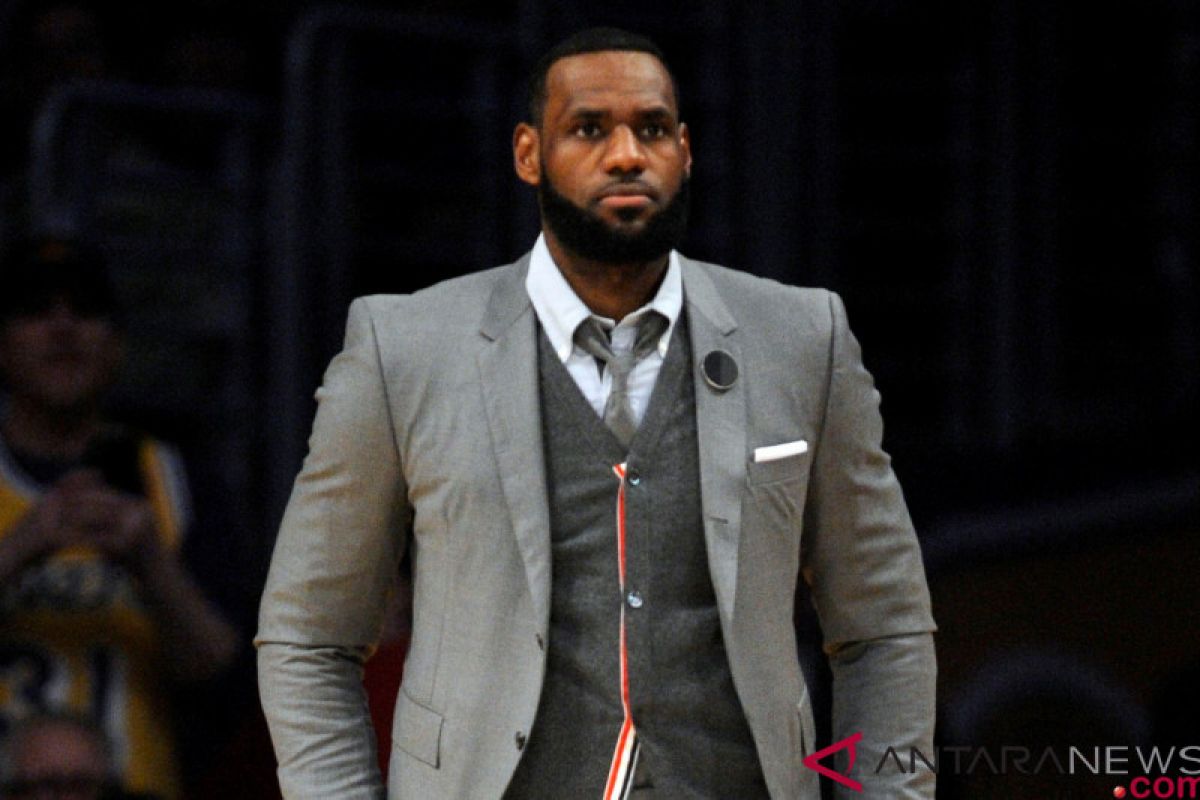 Lebron James kembali berlatih tapi tidak masuk daftar bermain