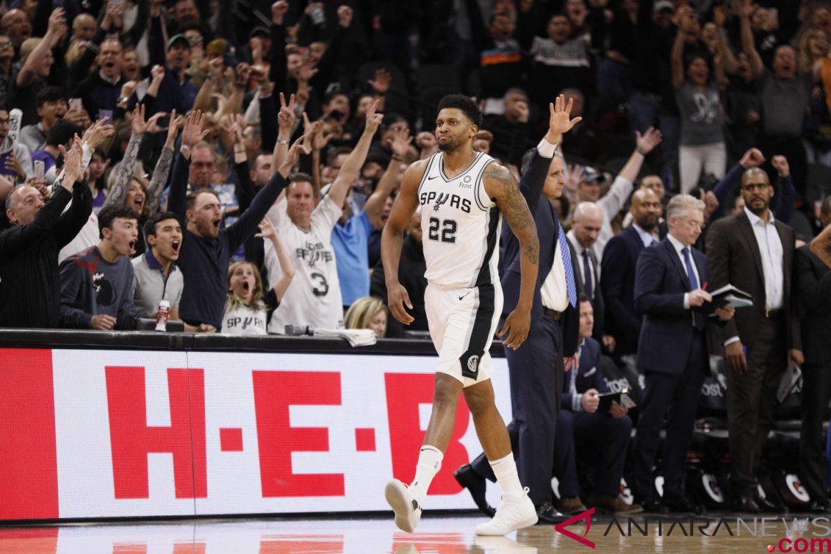 NBA hari ini diwarnai kelanjutan momentum positif Thunder dan kemenangan "buzzer-beater" Spurs
