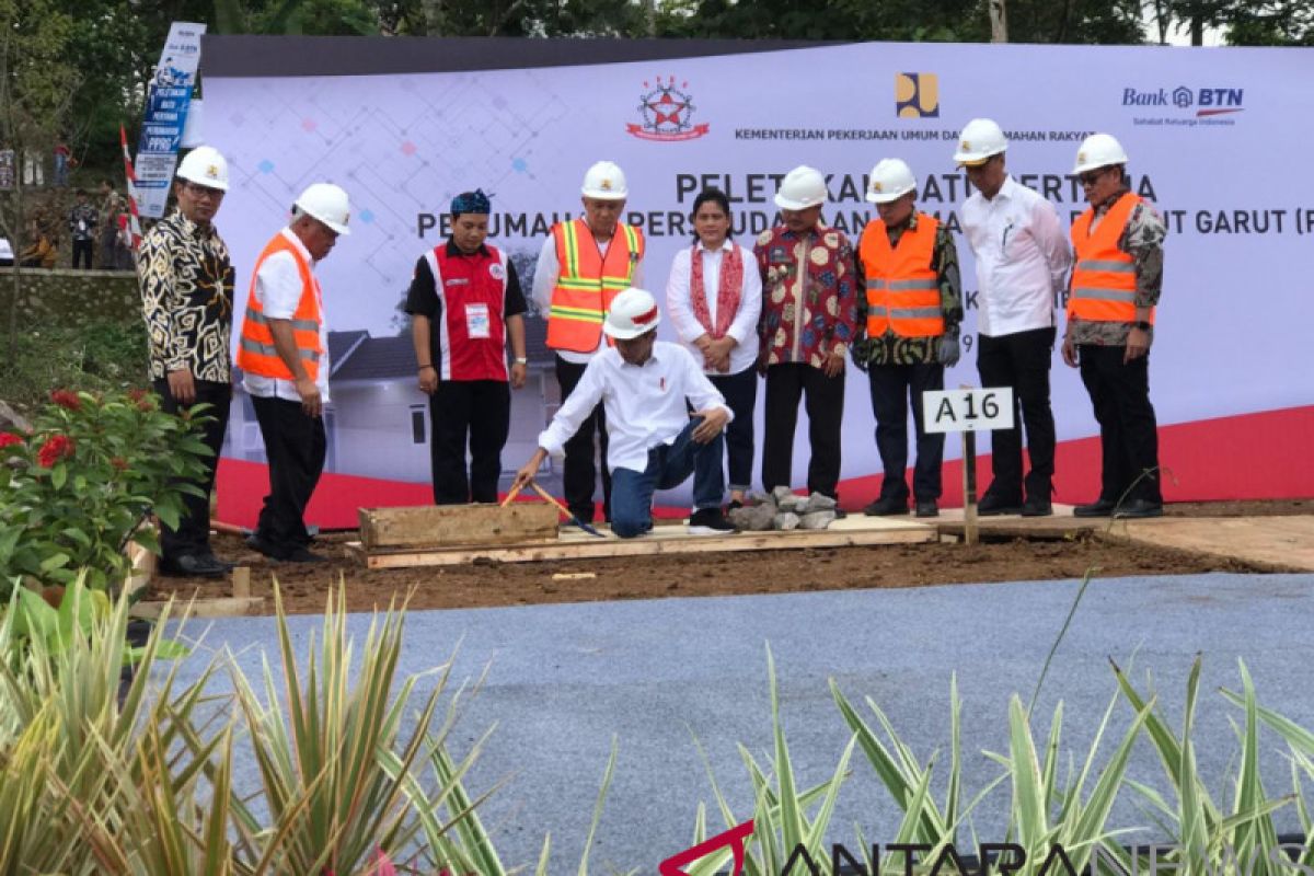 Pemerintah berikan fasilitas perumahan untuk tukang cukur di Garut