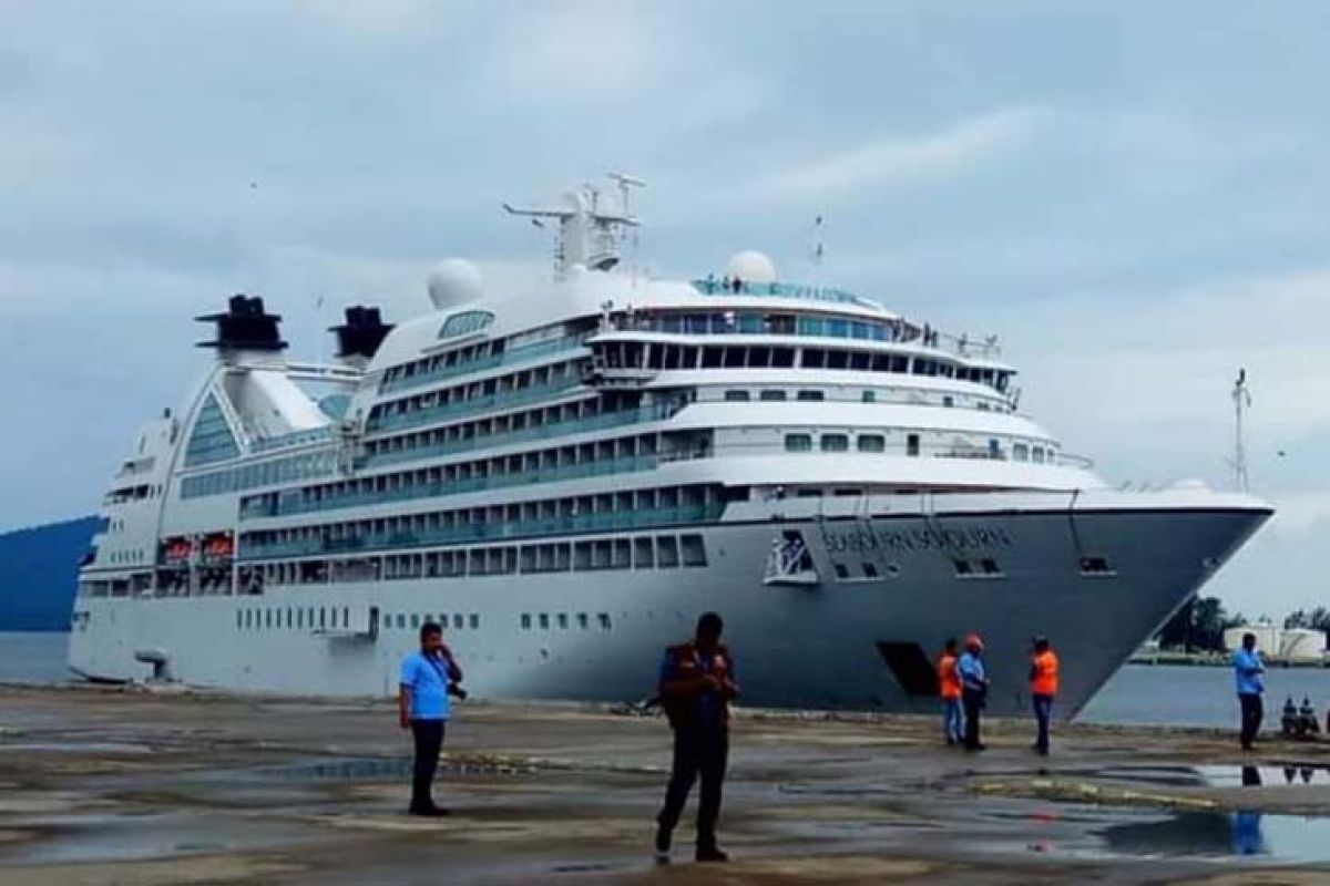 Kapal Pesiar MS Seabourn Soujourn sandar di Sabang