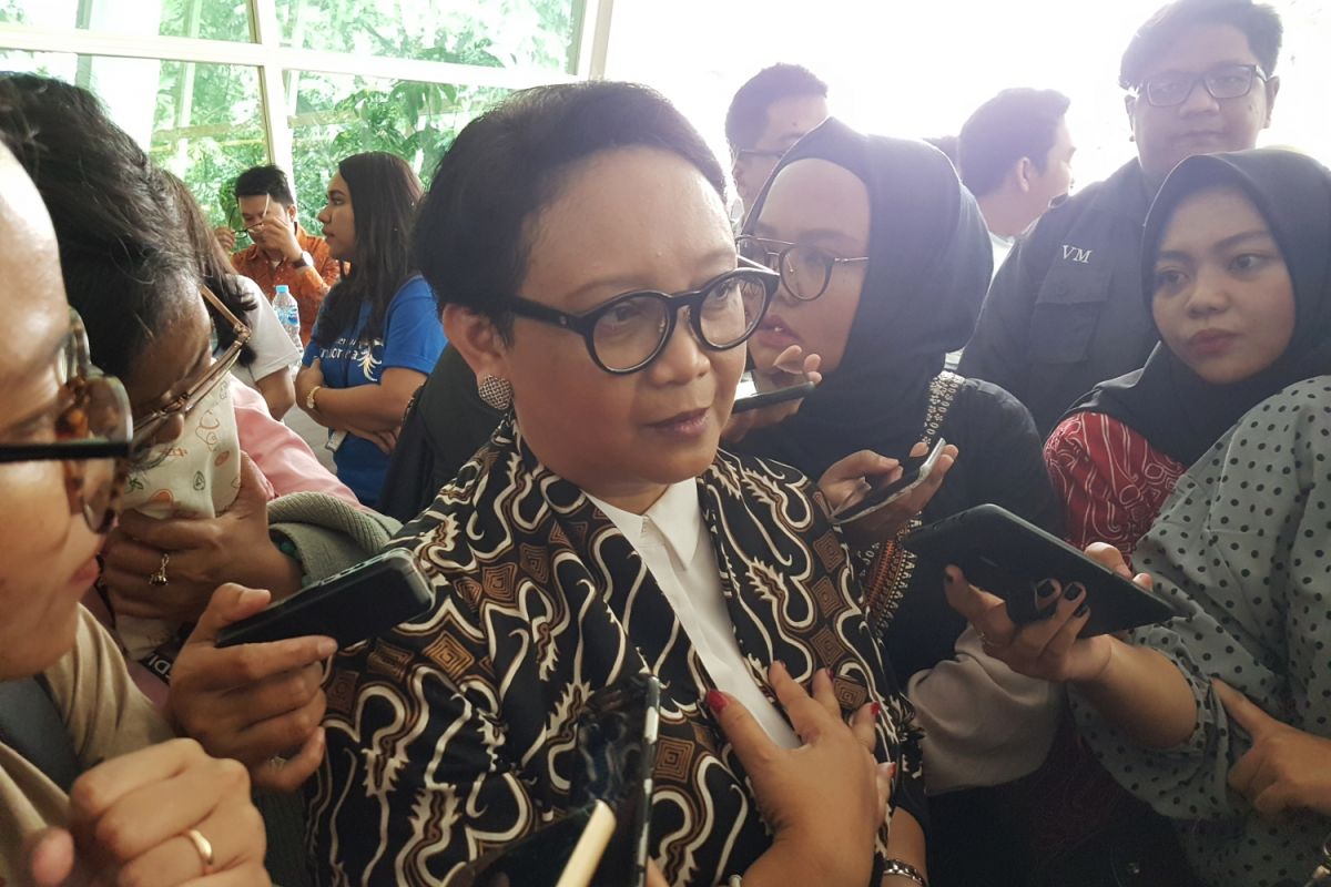 Prioritas polugri Indonesia disimbolkan dengan motif batik