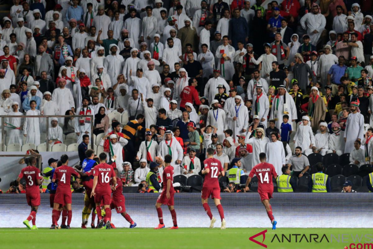 Insiden pelemparan warnai kemenangan Qatar atas Uni Emirat Arab