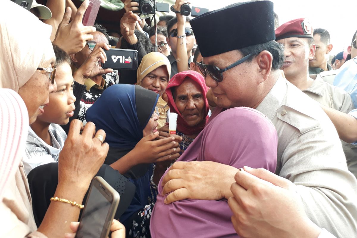 Doa 'Prabowo Presiden' menggema di pengungsian
