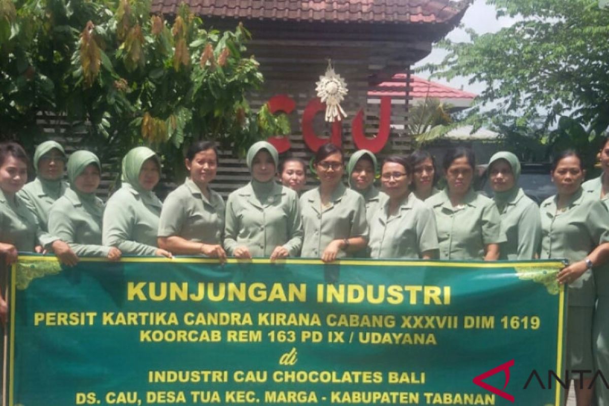 Persit Kodim Tabanan pelajari proses produksi cokelat marga