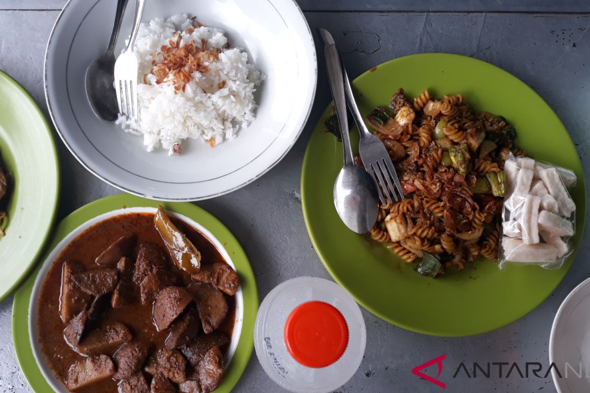 Rumah makan menu jengkol hadir di Jakarta Timur