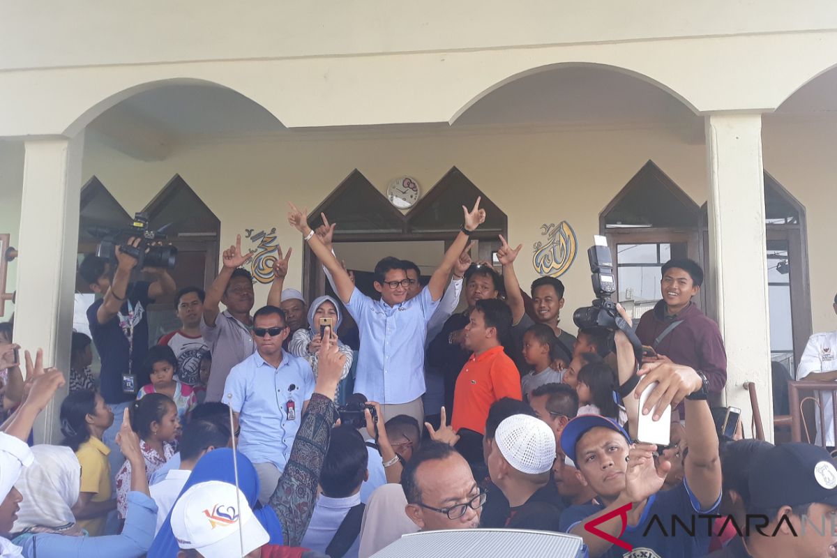 Sandiaga kunjungi korban kebakaran di Tomang