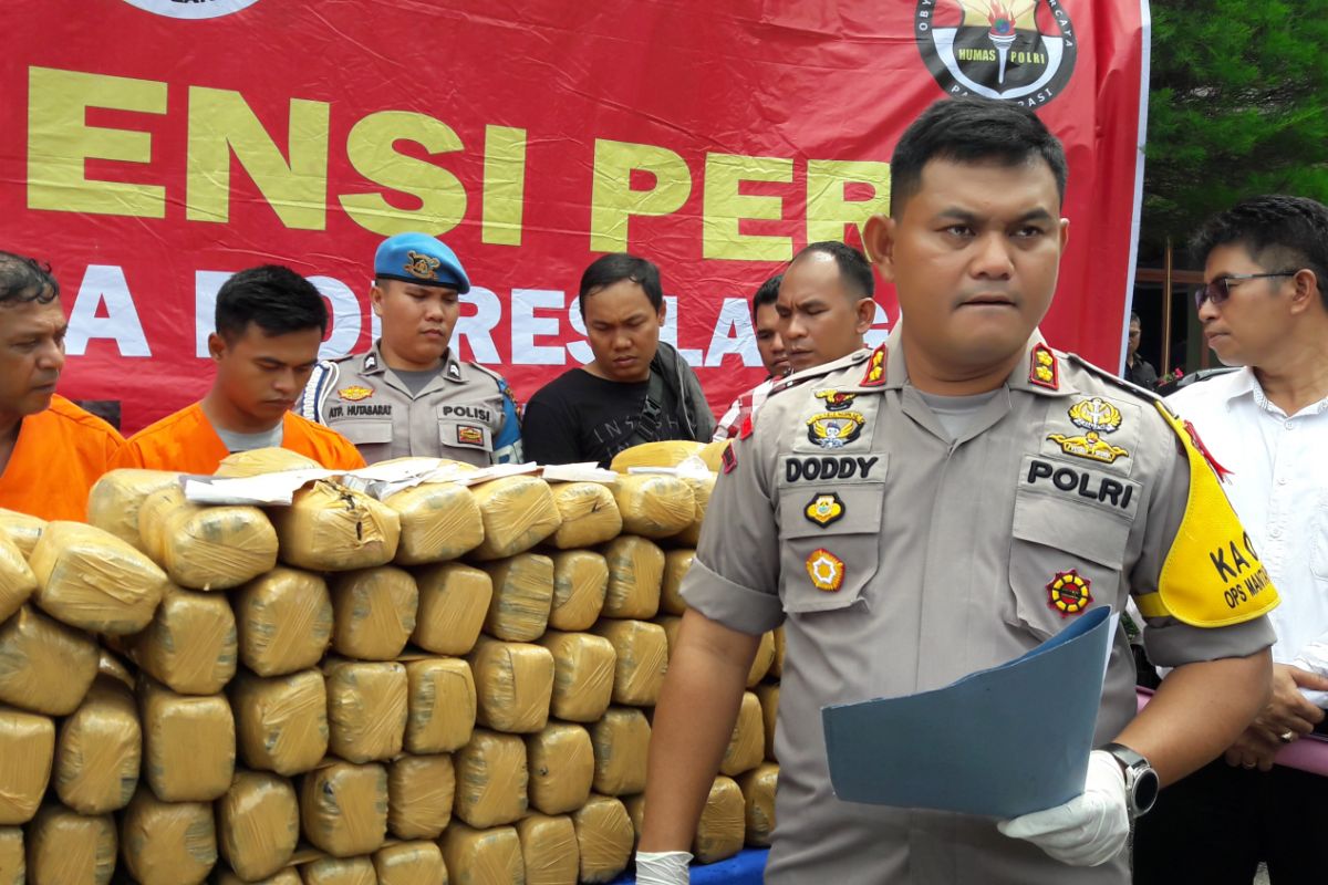 Mertua dan menantu pembawa 220 kg ganja terancam hukuman mati