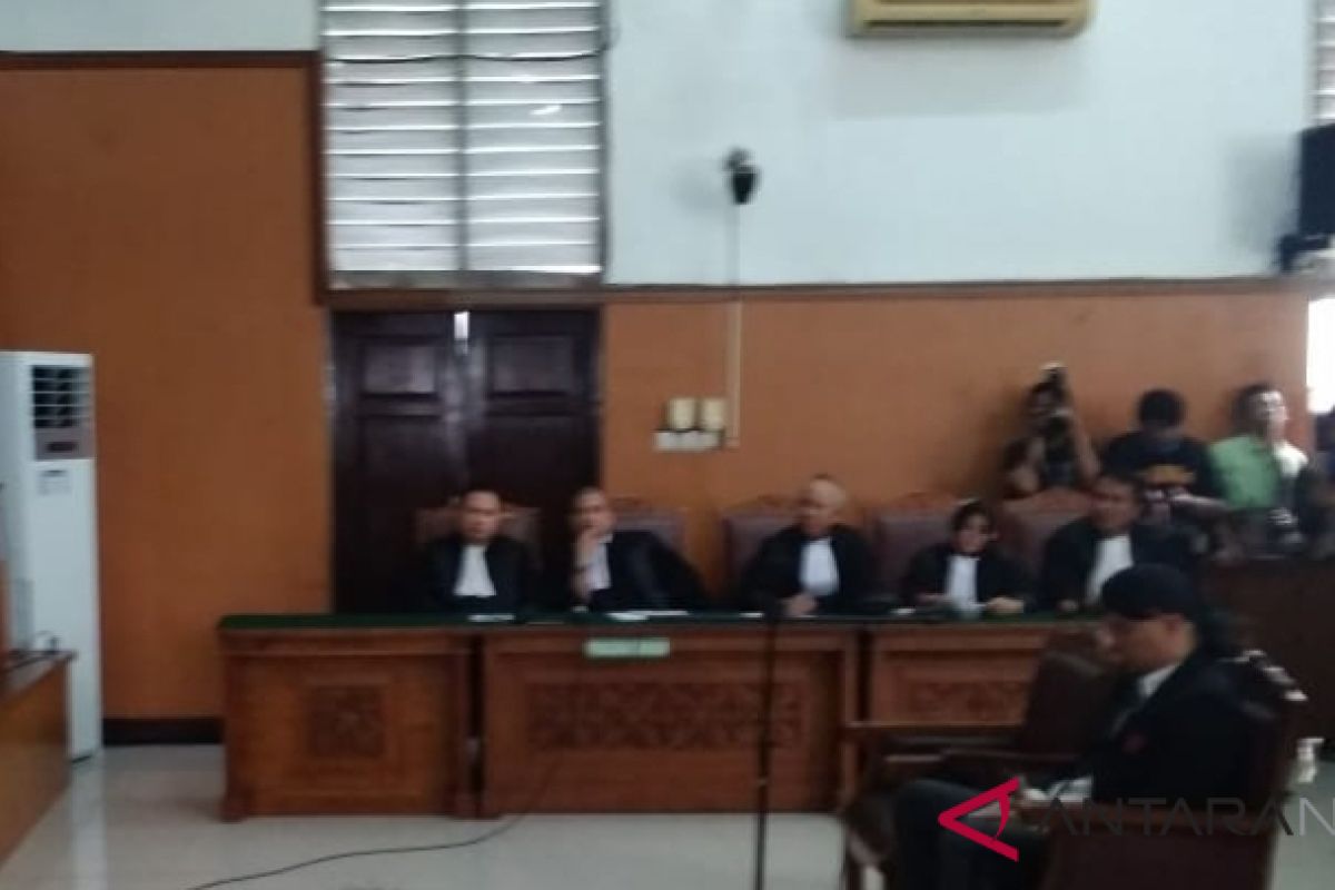 Hakim perintahkan jaksa tahan Ahmad Dhani
